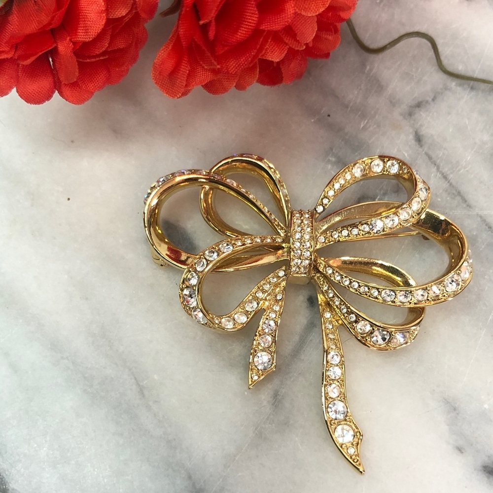 Vintage KENNETH JAY LANE for Avon gold tone w/ clear rhinestones brooch pin